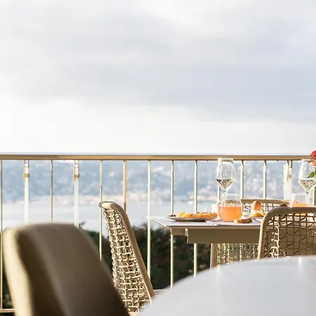 Aurelia Roc Hofborg Properties 아파트 *