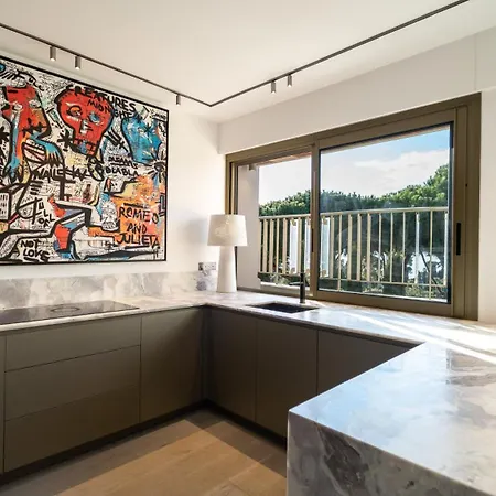 Aurelia Roc Hofborg Properties * אנטיב